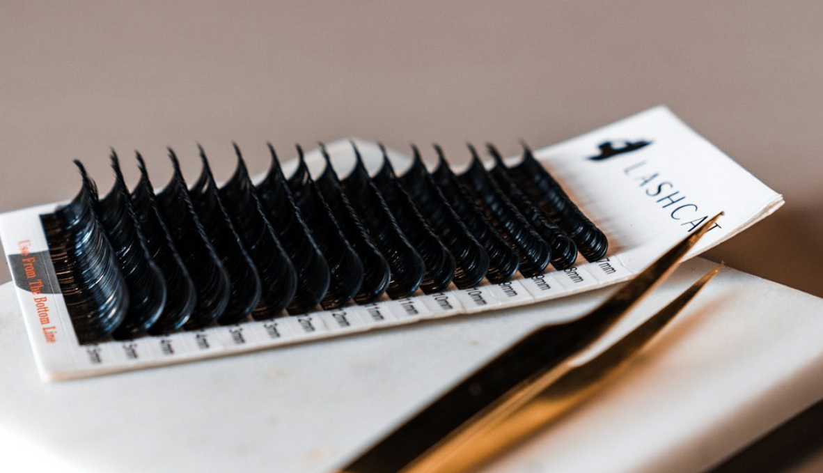 Work that curl - we help you choose the perfect curl for your eye shape!